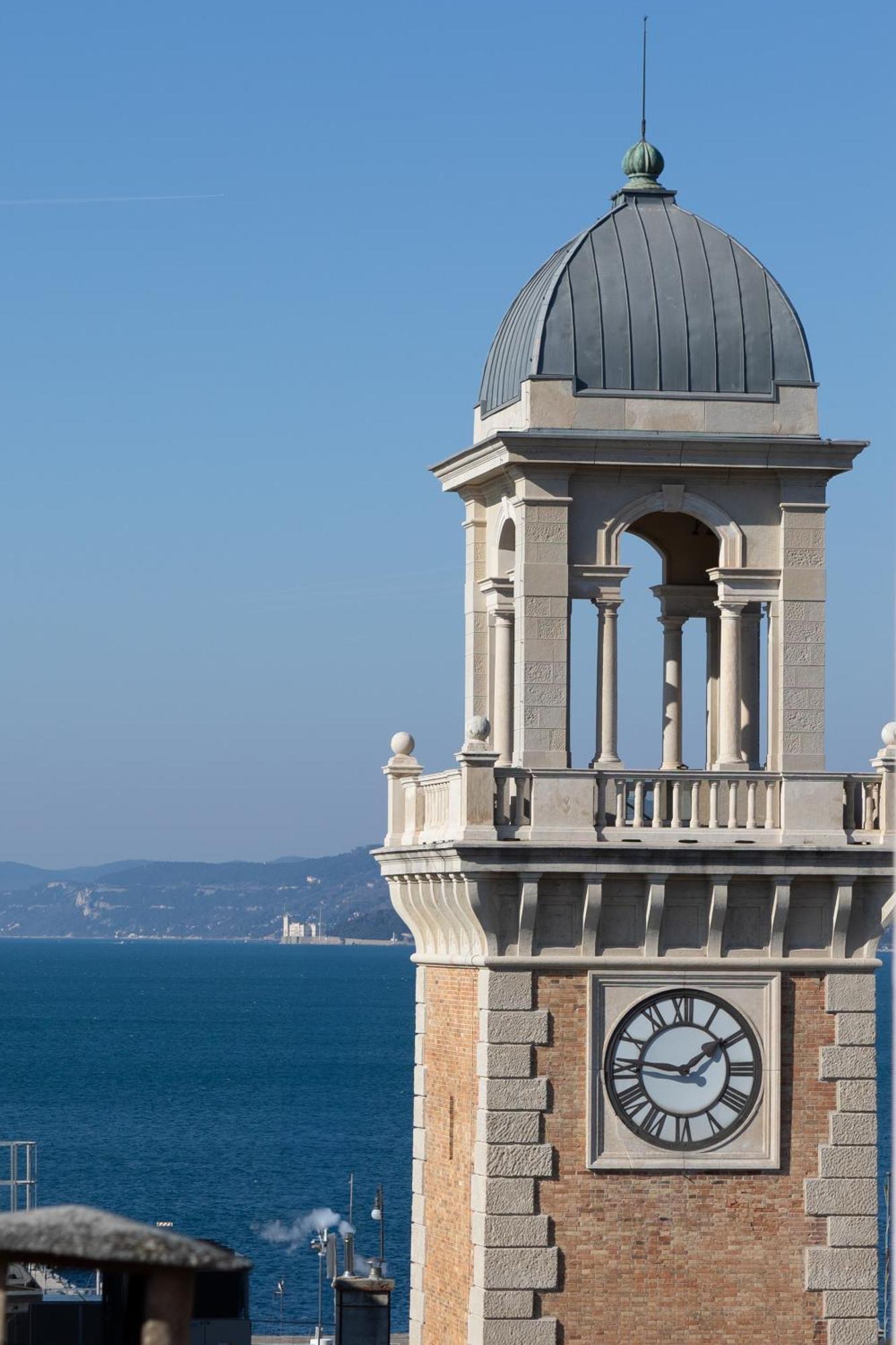 Mansarda Piazza Venezia Appartement Triëst Buitenkant foto